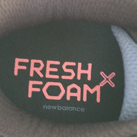 NEW BALANCE NEW sneakers size 9-1/2 - Picture 5 of 9